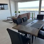 شقة Coast